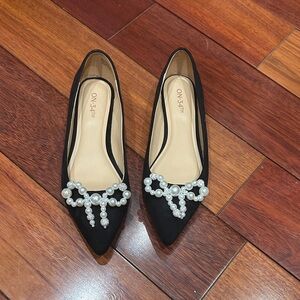 Black Women's Shoes with Pearl Bows